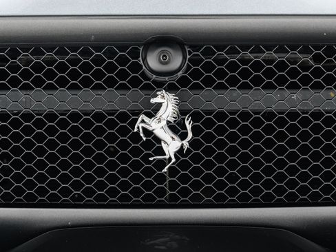 Used 2019 Ferrari 812 Superfast RWD image 21