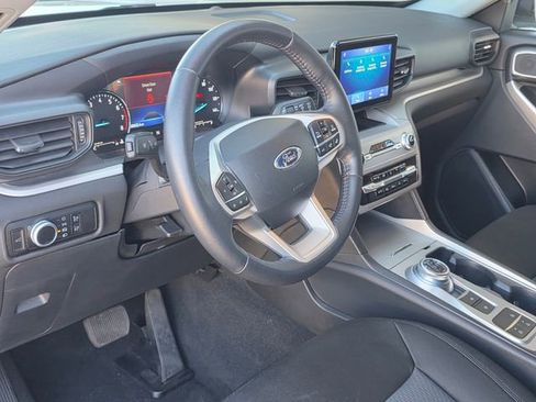 Used 2023 Ford Explorer XLT image 7