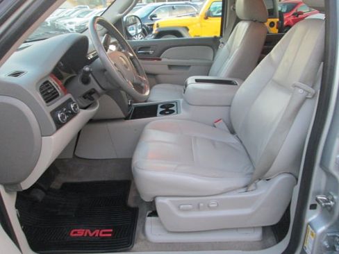 Used 2012 GMC Yukon XL SLT w/ SLT-2 Equipment Package image 11