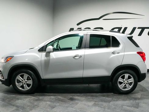 Used 2018 Chevrolet Trax LT w/ LT Convenience Package FWD image 3