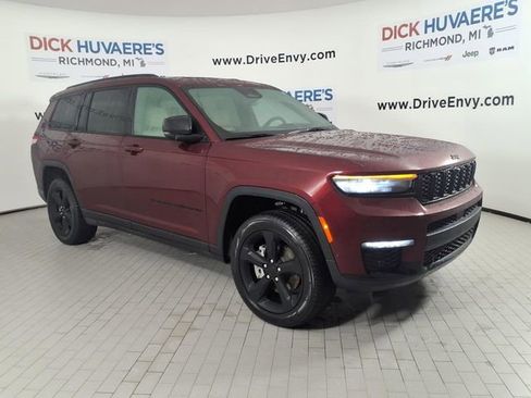 Used 2024 Jeep Grand Cherokee L Limited w/ Luxury Tech Group II image 3