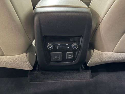 Used 2020 Buick Enclave Premium w/ Surround and Sites Package AWD/4WD image 18