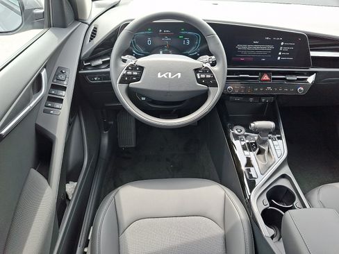 New 2026 Kia Niro EX FWD image 7
