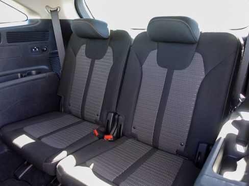 Used 2022 Kia Sorento LX image 12