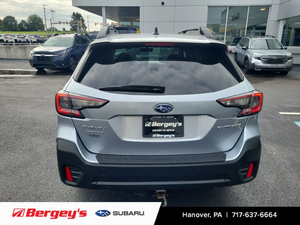 Used 2022 Subaru Outback Premium AWD/4WD image 3