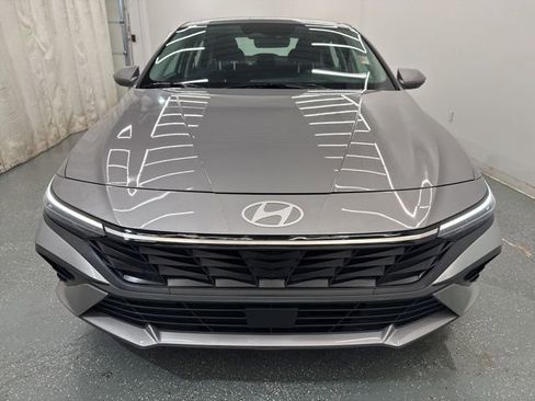 Used 2025 Hyundai Elantra SEL FWD image 3
