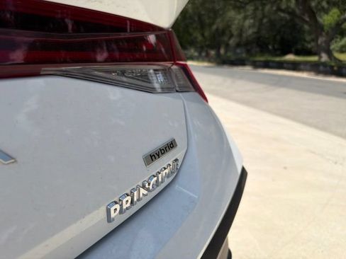 New 2025 Hyundai Elantra SEL FWD image 13