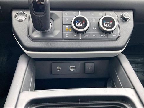 Used 2024 Land Rover Defender 110 S image 37