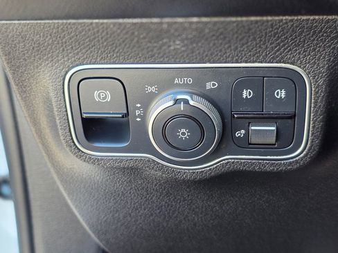 Used 2022 Mercedes-Benz GLB 250 image 39