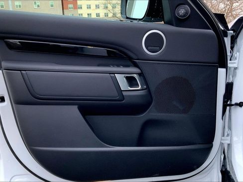 New 2026 Land Rover Discovery S image 10