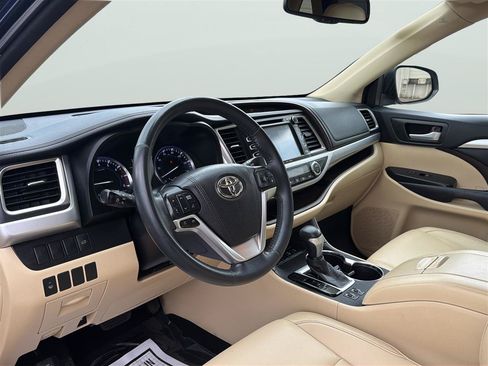 Used 2016 Toyota Highlander XLE AWD/4WD image 11