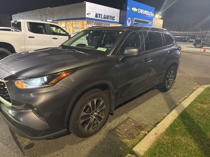 Used 2021 Toyota Highlander XLE
