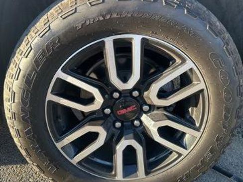 Used 2022 GMC Yukon XL AT4 image 4