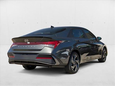New 2025 Hyundai Elantra SEL image 2
