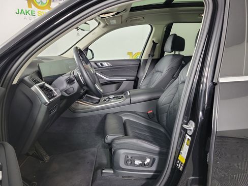 Used 2024 BMW X7 xDrive40i w/ Premium Package image 5
