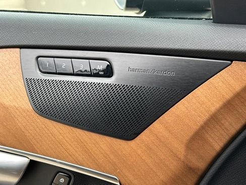 Certified 2024 Volvo XC90 B6 Plus AWD/4WD image 33