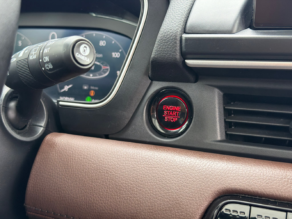 Used 2025 Honda Pilot Elite image 34