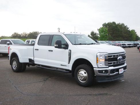 Used 2024 Ford F350 XLT AWD/4WD image 3