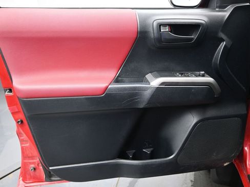 Used 2016 Toyota Tacoma SR5 w/ SR5 Appearance Package (SN) AWD/4WD image 17