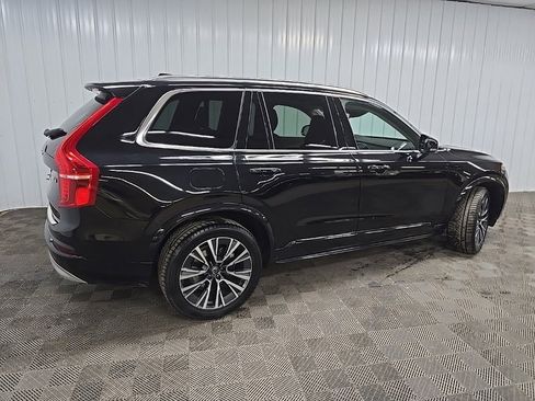 Used 2022 Volvo XC90 T6 Momentum w/ Advanced Package image 3