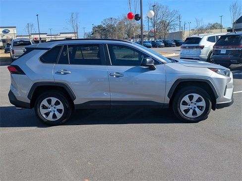 Used 2021 Toyota RAV4 LE image 3