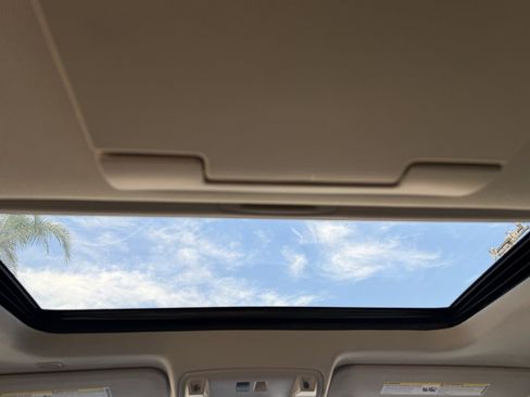 Used 2018 Cadillac Escalade Luxury RWD image 25