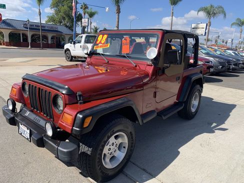 Used 1998 Jeep Wrangler SE image 3