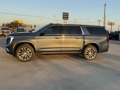 New 2026 GMC Yukon XL Denali w/ Denali Reserve Package image 3