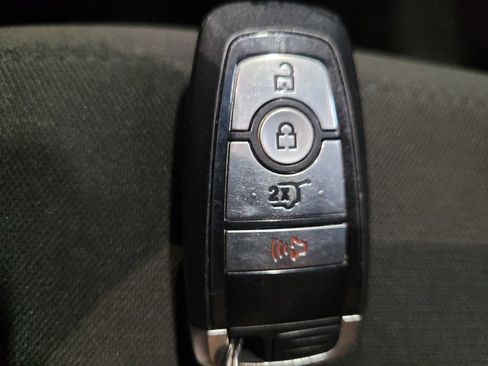 Used 2022 Ford Explorer XLT AWD/4WD image 32