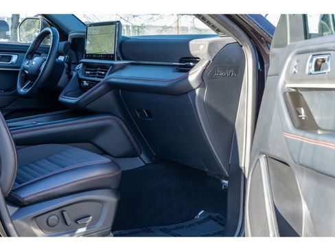 Used 2025 Ford Explorer ST-Line w/ ST-Line Street Pack image 10