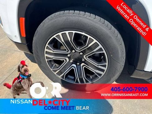 Used 2024 Jeep Wagoneer L Series II w/ Flexible Seating Group AWD/4WD image 9