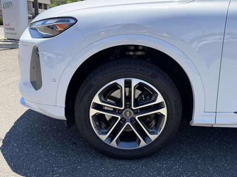 Certified 2025 Audi Q5 Premium w/ Convenience Package AWD/4WD image 6