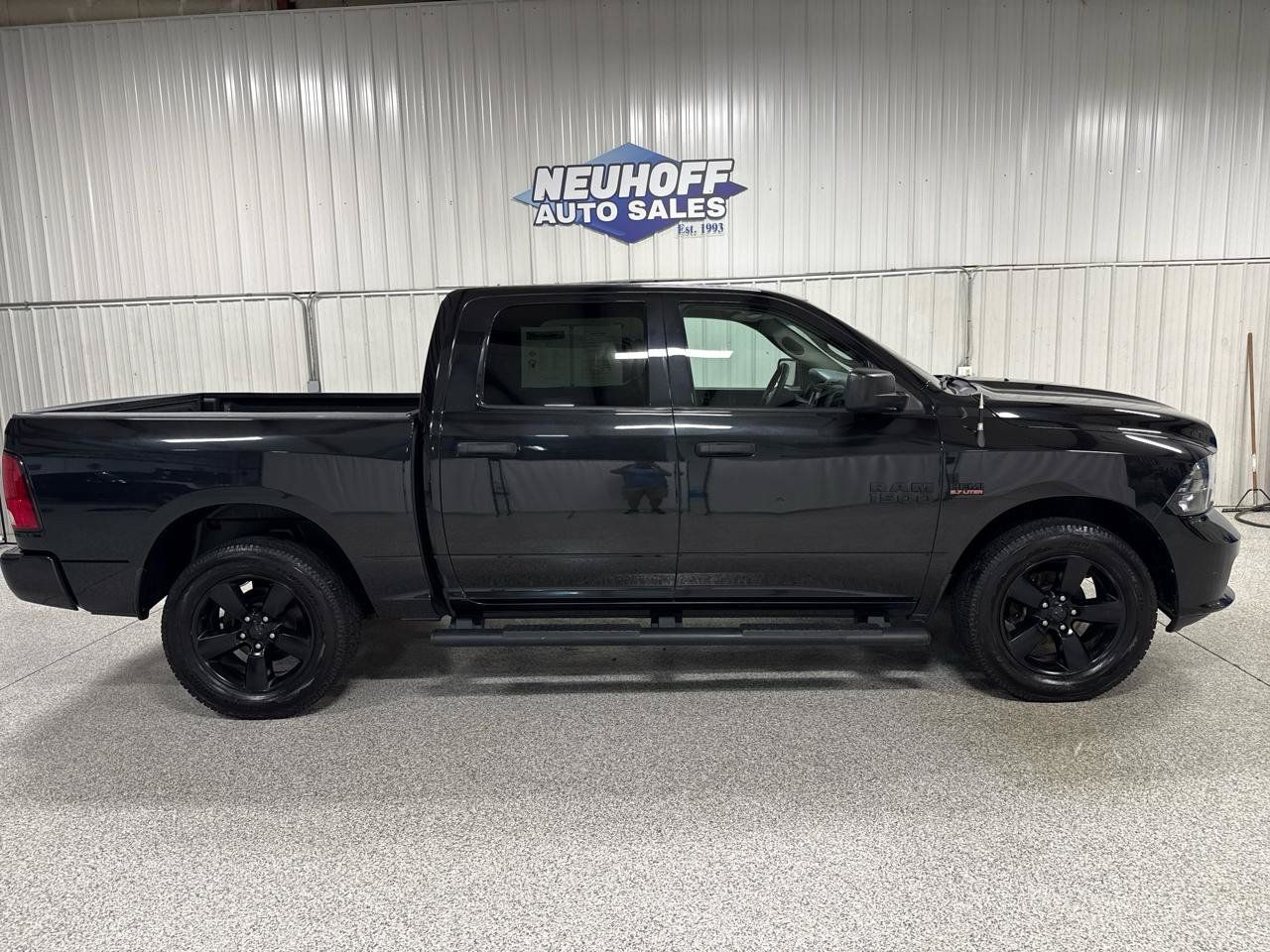 Used 2017 RAM 1500 Express w/ Black Ram 1500 Express Group AWD/4WD image 2