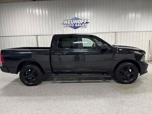 Used 2017 RAM 1500 Express w/ Black Ram 1500 Express Group AWD/4WD image 2