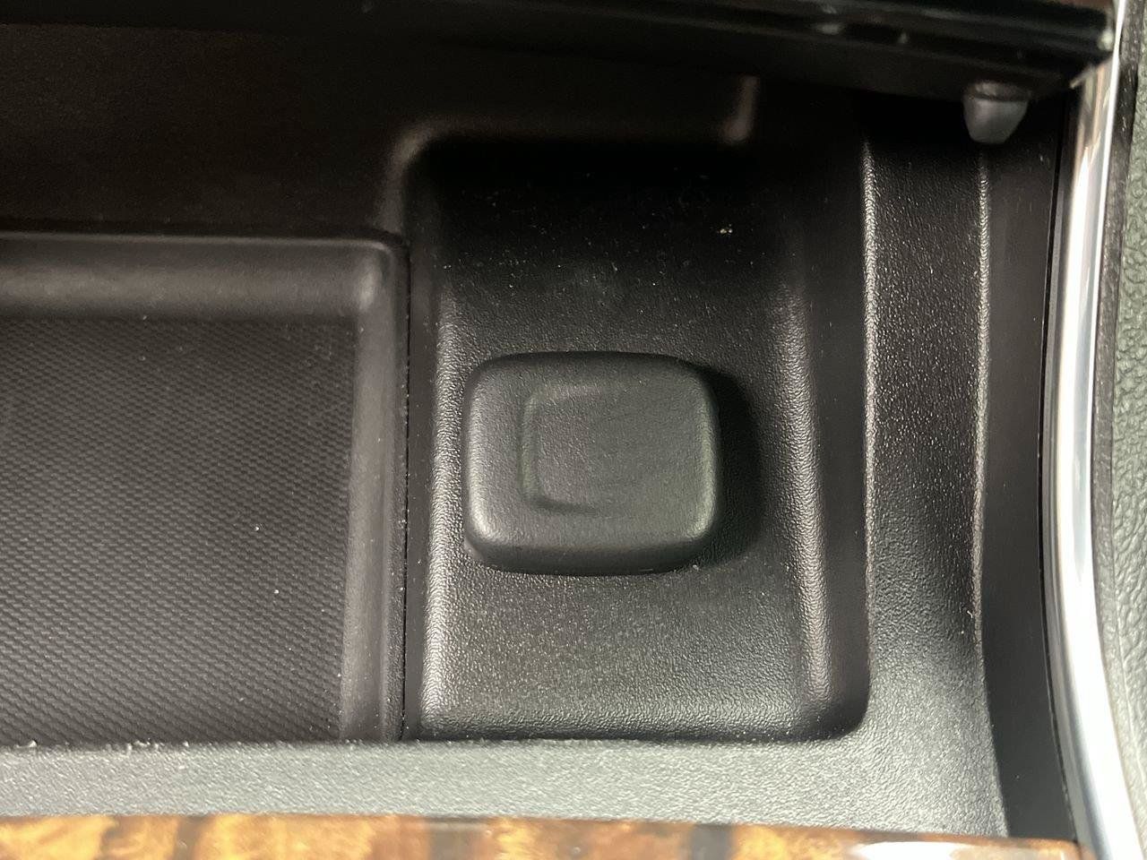 Used 2015 Chevrolet Impala LT w/ Convenience Package FWD image 19