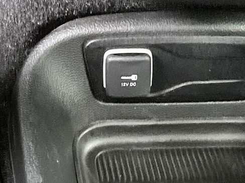 Used 2025 Chrysler Pacifica Select image 23