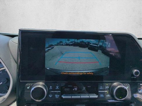 Certified 2025 Toyota Highlander XLE AWD/4WD image 13