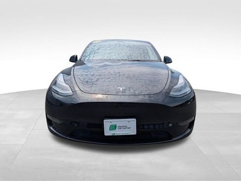 Used 2023 Tesla Model Y Long Range AWD/4WD image 2