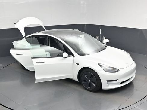 Used 2023 Tesla Model 3 Standard Range RWD image 19