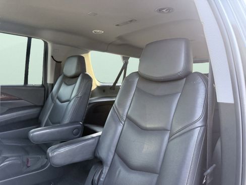 Used 2020 Cadillac Escalade ESV 2WD image 32