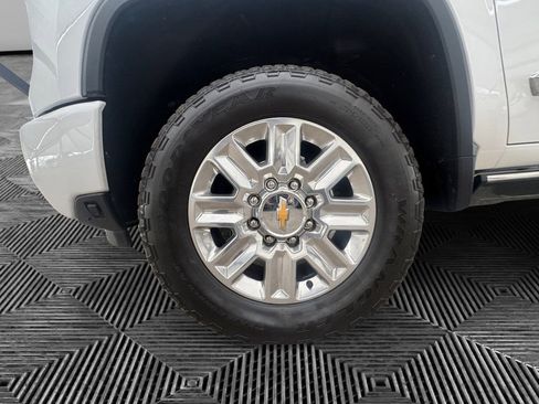 Used 2025 Chevrolet Silverado 2500 High Country w/ Technology Package image 9