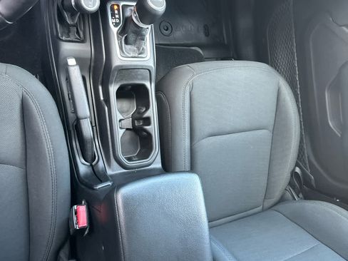 Used 2021 Jeep Gladiator Sport image 18