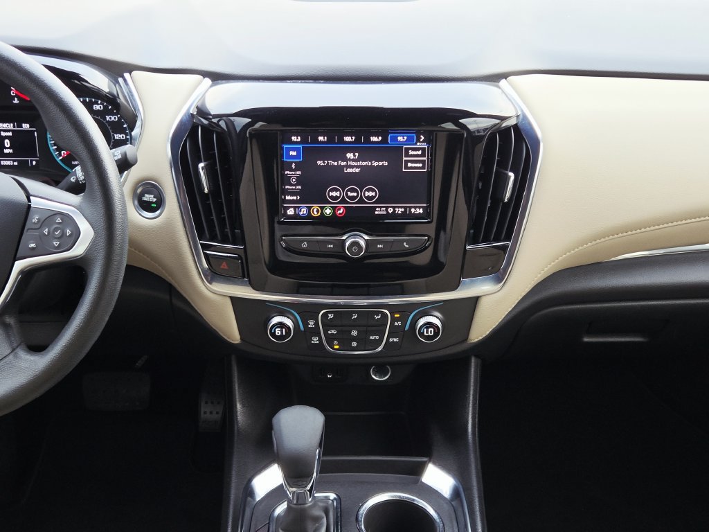 Used 2023 Chevrolet Traverse LS FWD image 17