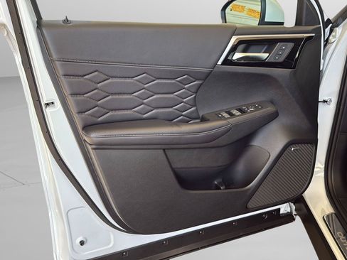 New 2026 Mitsubishi Outlander SEL FWD image 32