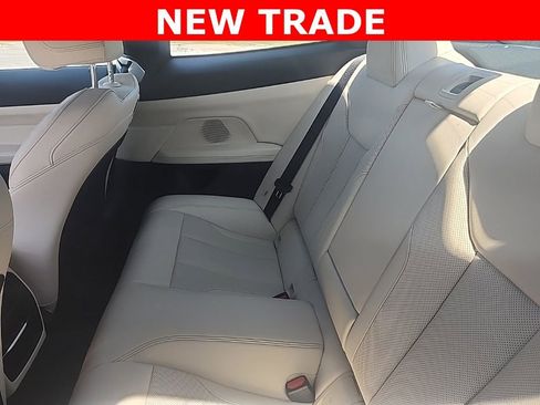 Used 2024 BMW 430i xDrive Coupe w/ Premium Package image 12