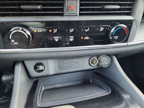 Used 2024 Nissan Rogue S image 23