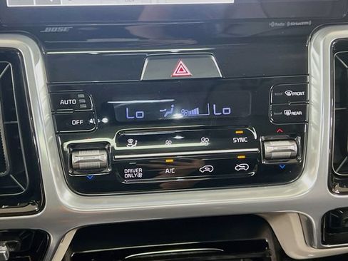 Certified 2024 Kia Sorento SX Prestige AWD/4WD image 16