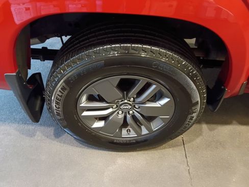 Used 2025 Nissan Frontier SV w/ SV Convenience Package RWD image 23
