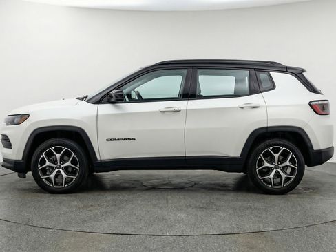 Used 2025 Jeep Compass Limited image 5