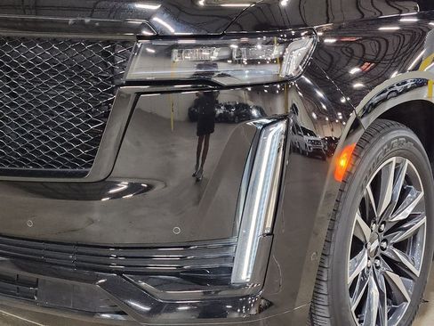 Used 2022 Cadillac Escalade Sport w/ Touring Package image 15